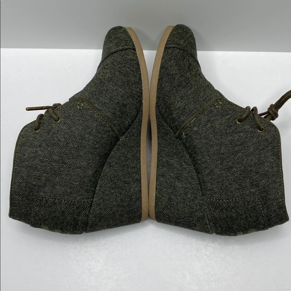Women's TOMS Herringbone Wedge size 6.5